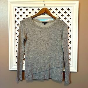 Sale! Beyond Yoga gray women’s top size XS silver sparkle asymmetrical